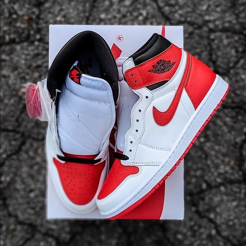 Air Jordan 1 Retro High OG GS ‘Heritage’ Sneakers - Picture 2 of 5
